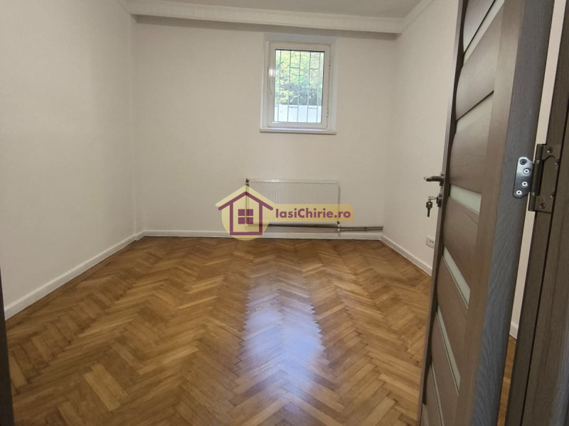 Apartament de vanzare cu 3 camere in Iasi, zona Copou - poza 2