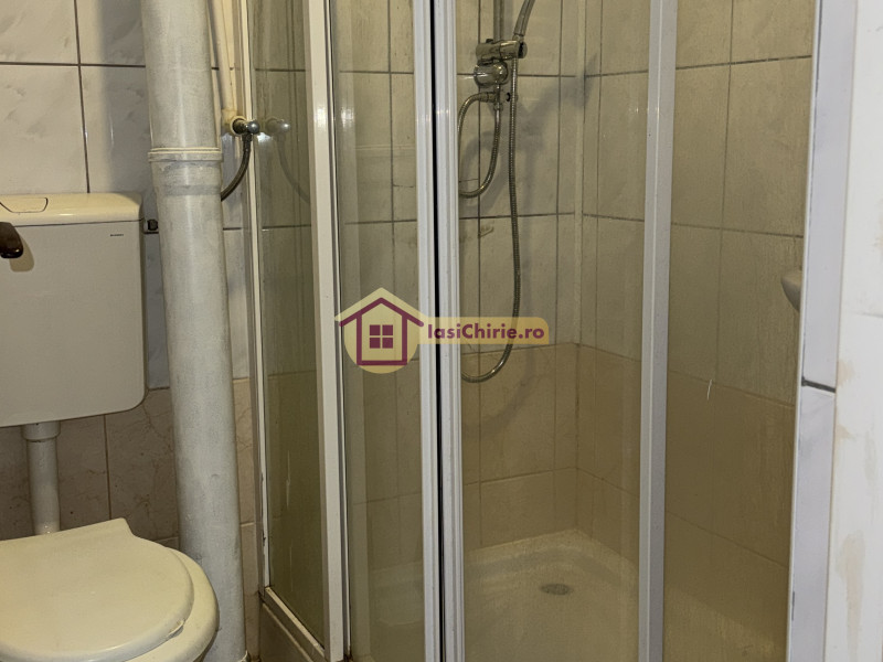 Casa de vanzare cu 6 camere in Iasi, zona Sararie - Poza 13