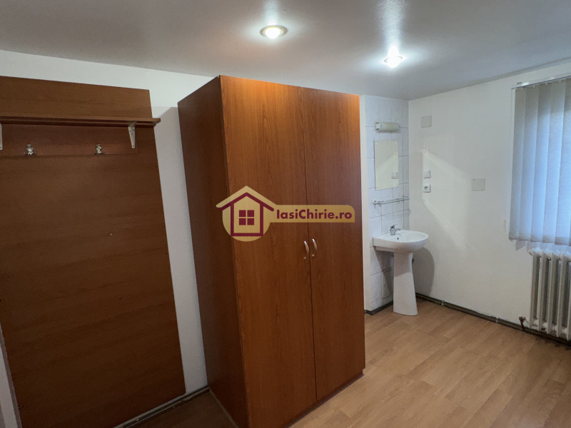 Casa de vanzare cu 6 camere in Iasi, zona Sararie - Poza 8