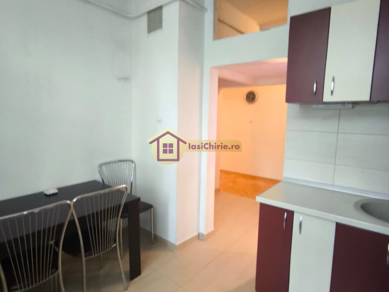 Apartament de vanzare cu 3 camere in Iasi, zona Copou - poza 2