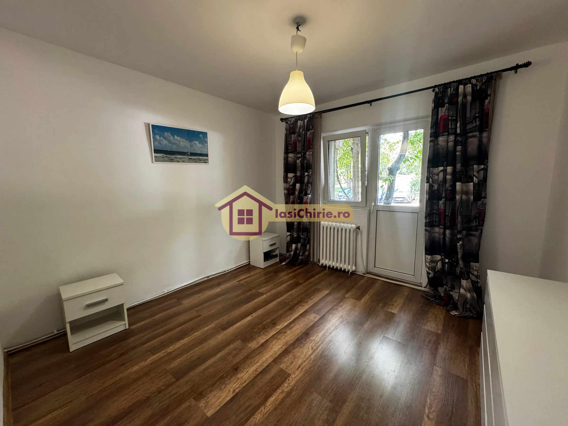 Apartament de vanzare cu 3 camere in Iasi, de tip decomandat, suprafata de 65 mp, zona Metalurgie