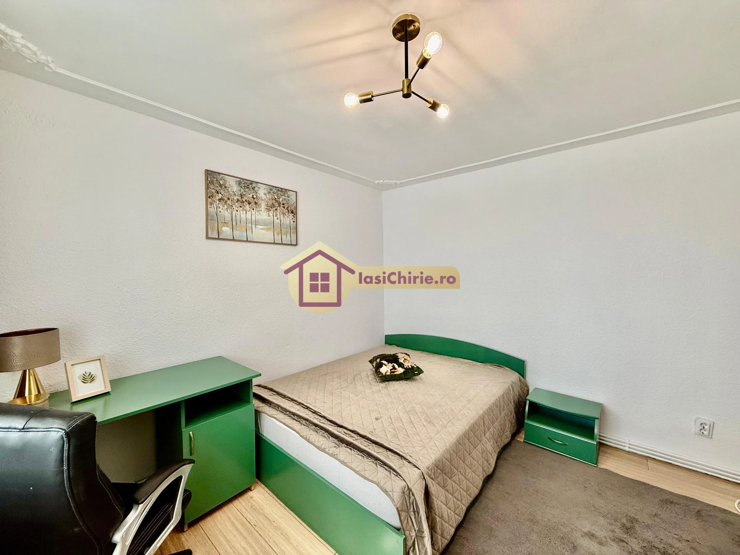 Apartament de inchiriat cu 60 camere in Iasi, de tip decomandat, suprafata de 65 mp, zona Central(B-dul Independentei )