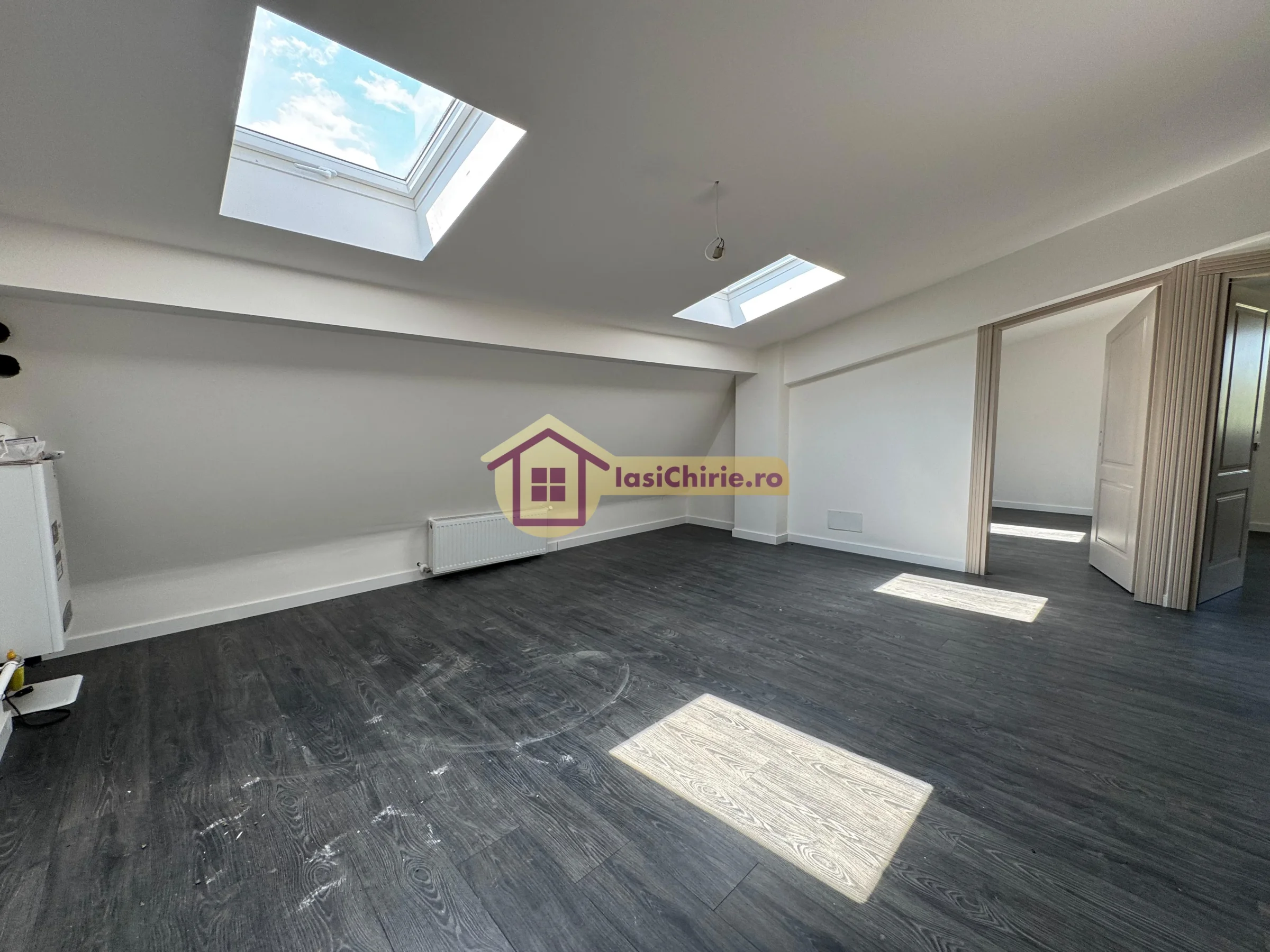 Apartament de vanzare cu 3 camere in Iasi, de tip semidecomandat, suprafata de 65 mp, zona Visani