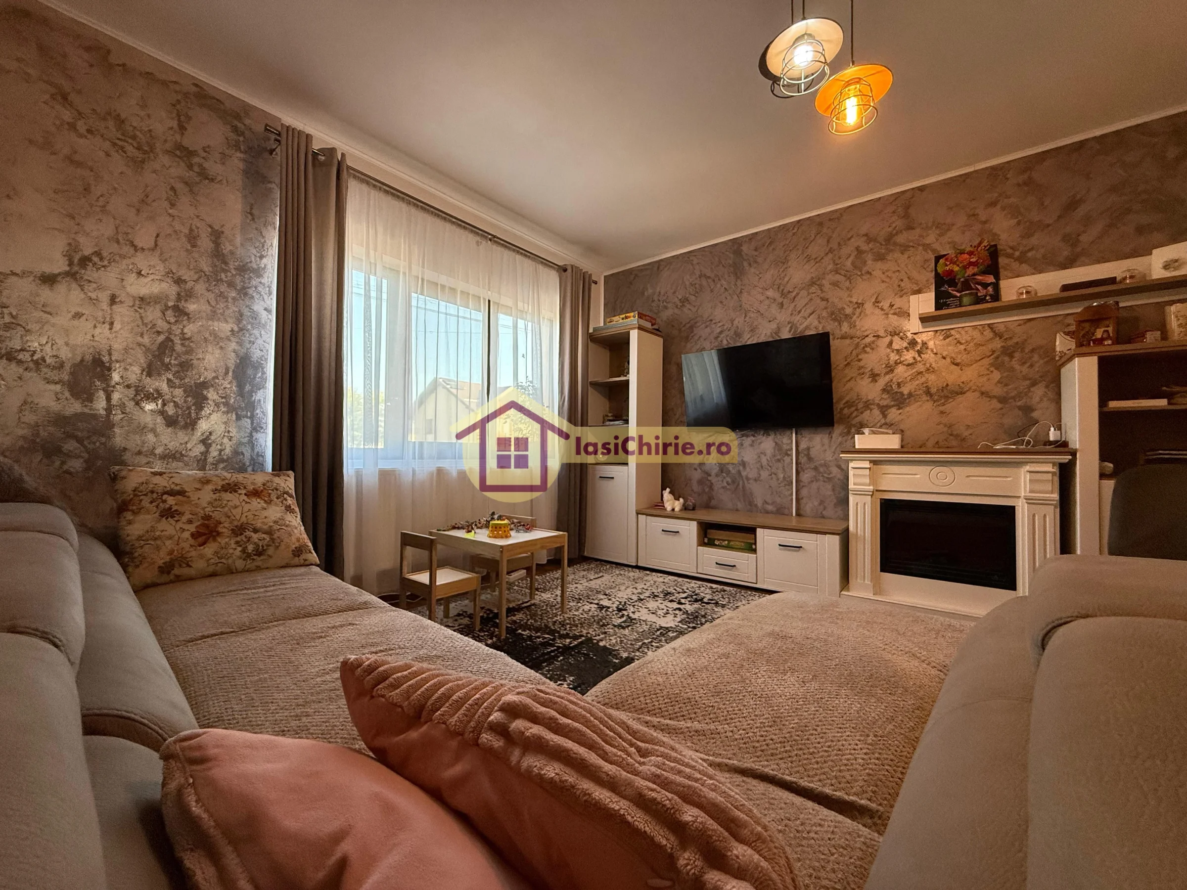Casa de vanzare cu 4 camere in Iasi, de tip , suprafata de 95 mp, zona Valea Lupului(Cubic Plaza)