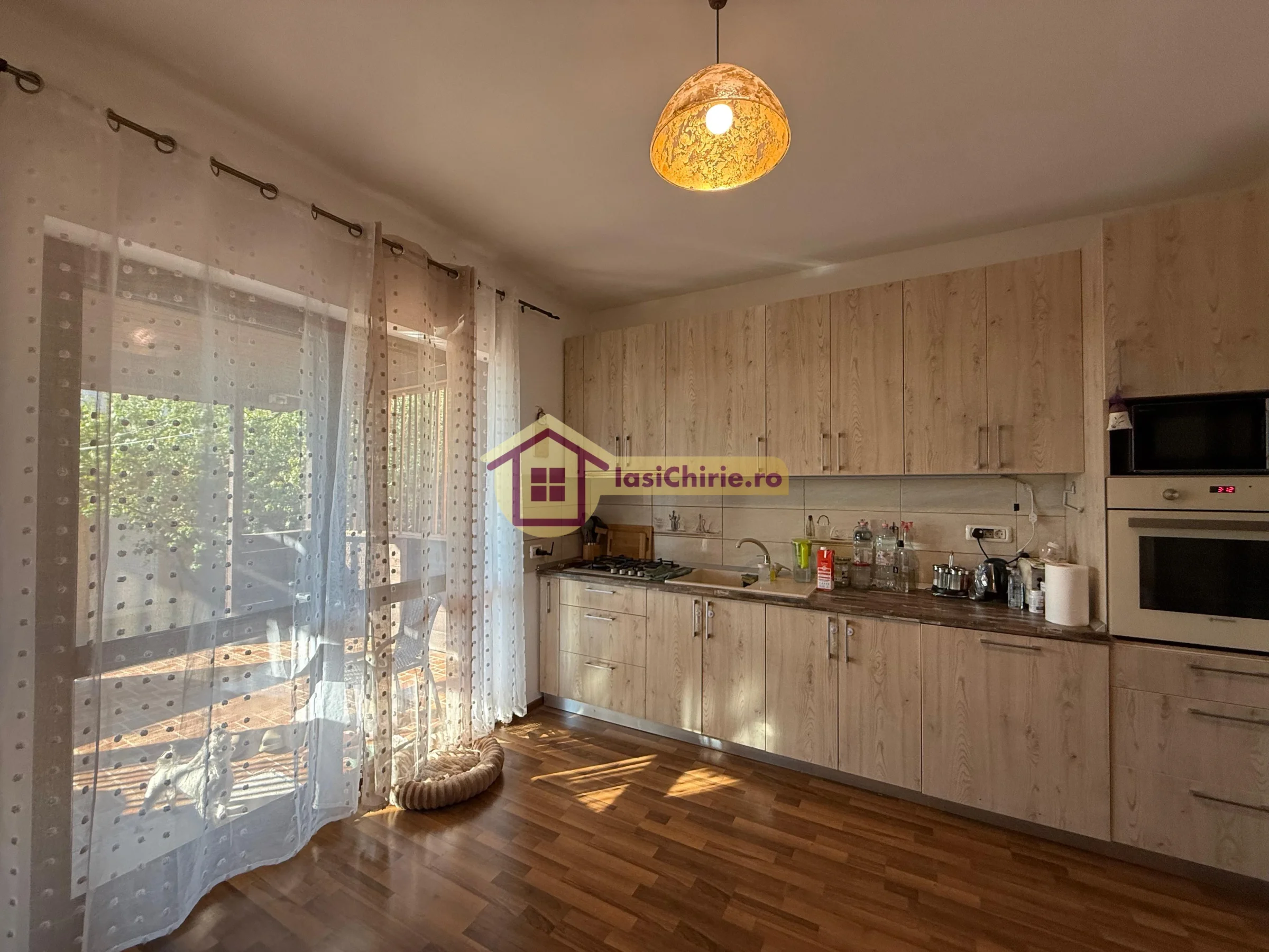 Casa de vanzare cu 4 camere in Iasi, zona Valea Lupului - Poza 4