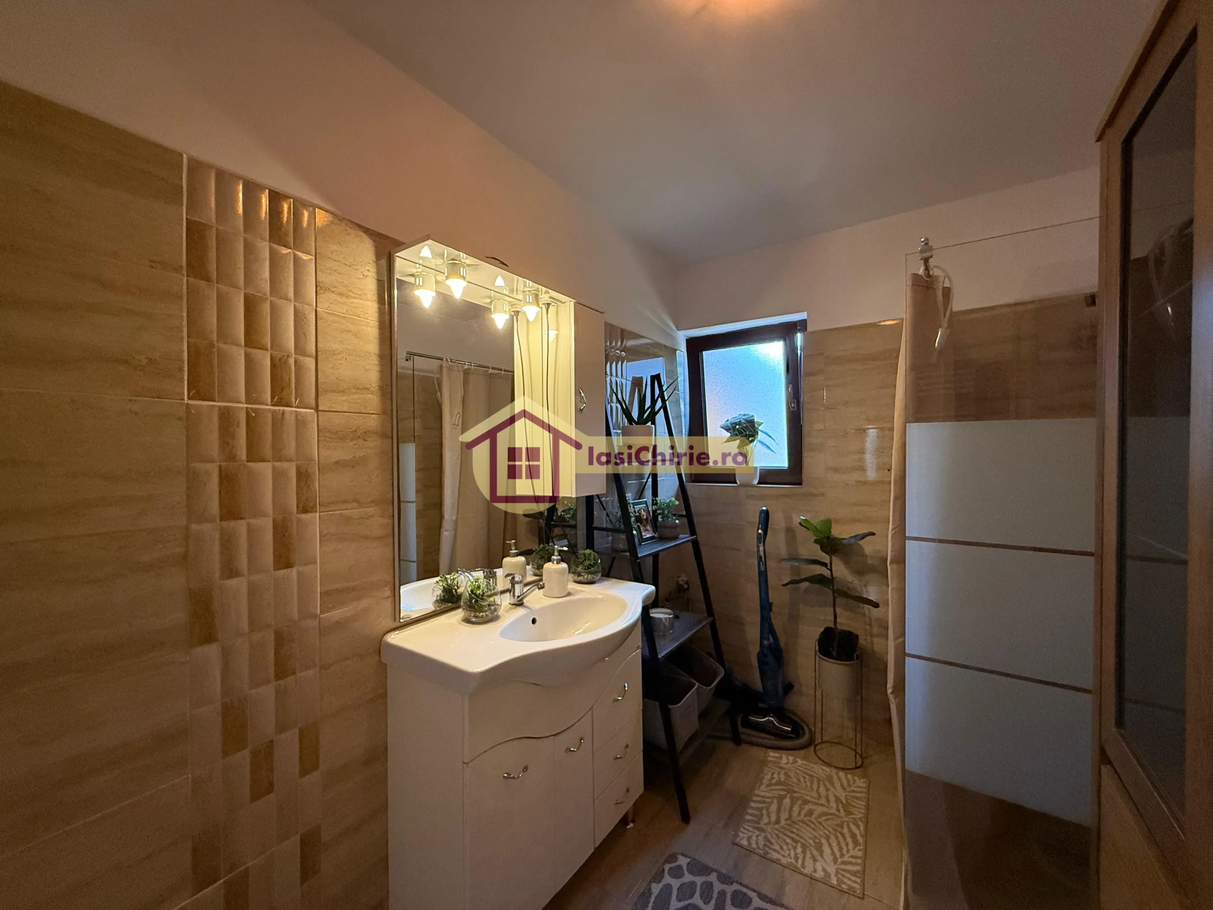 Casa de vanzare cu 4 camere in Iasi, zona Valea Lupului - Poza 7