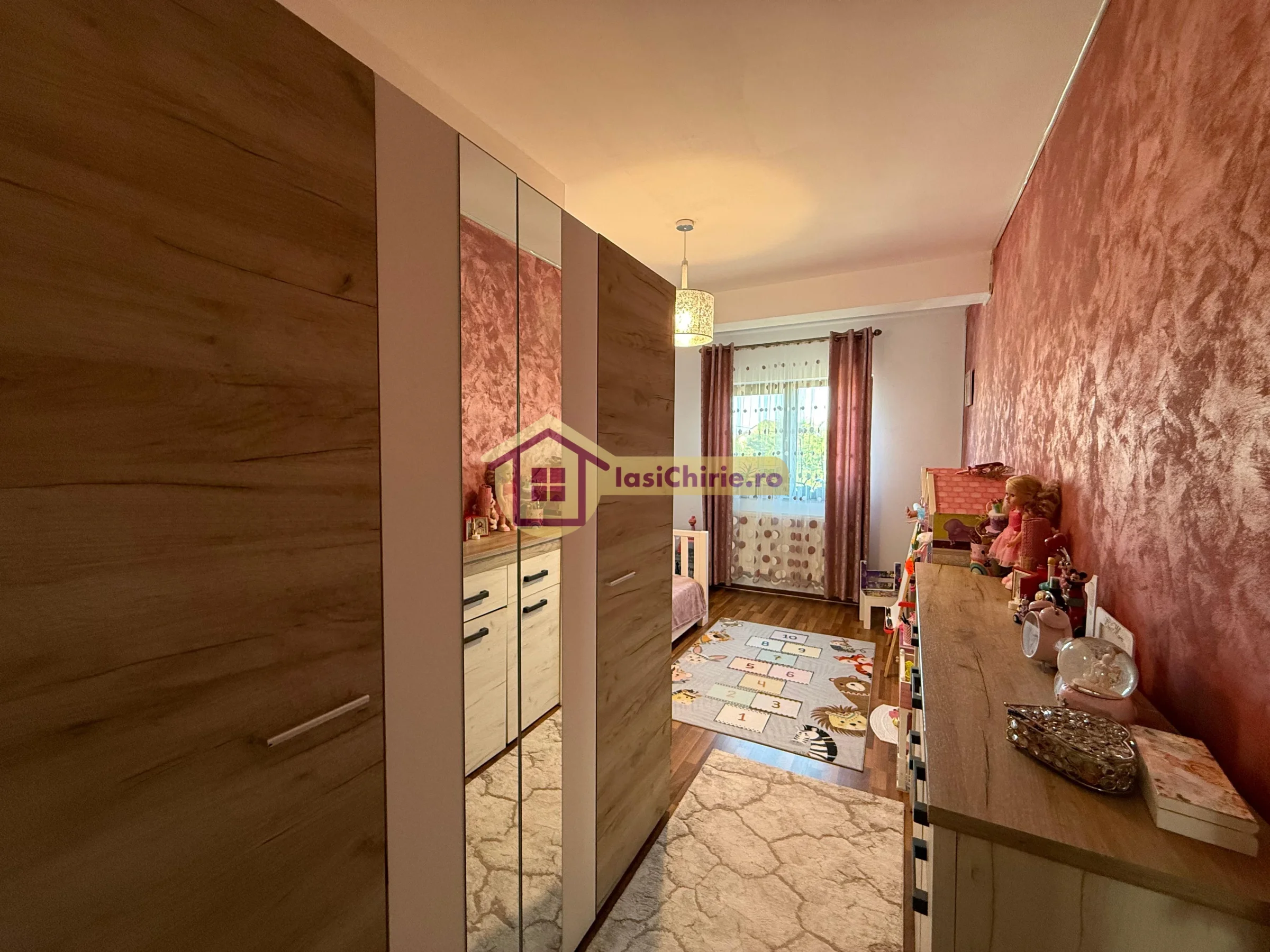 Casa de vanzare cu 4 camere in Iasi, zona Valea Lupului - Poza 10