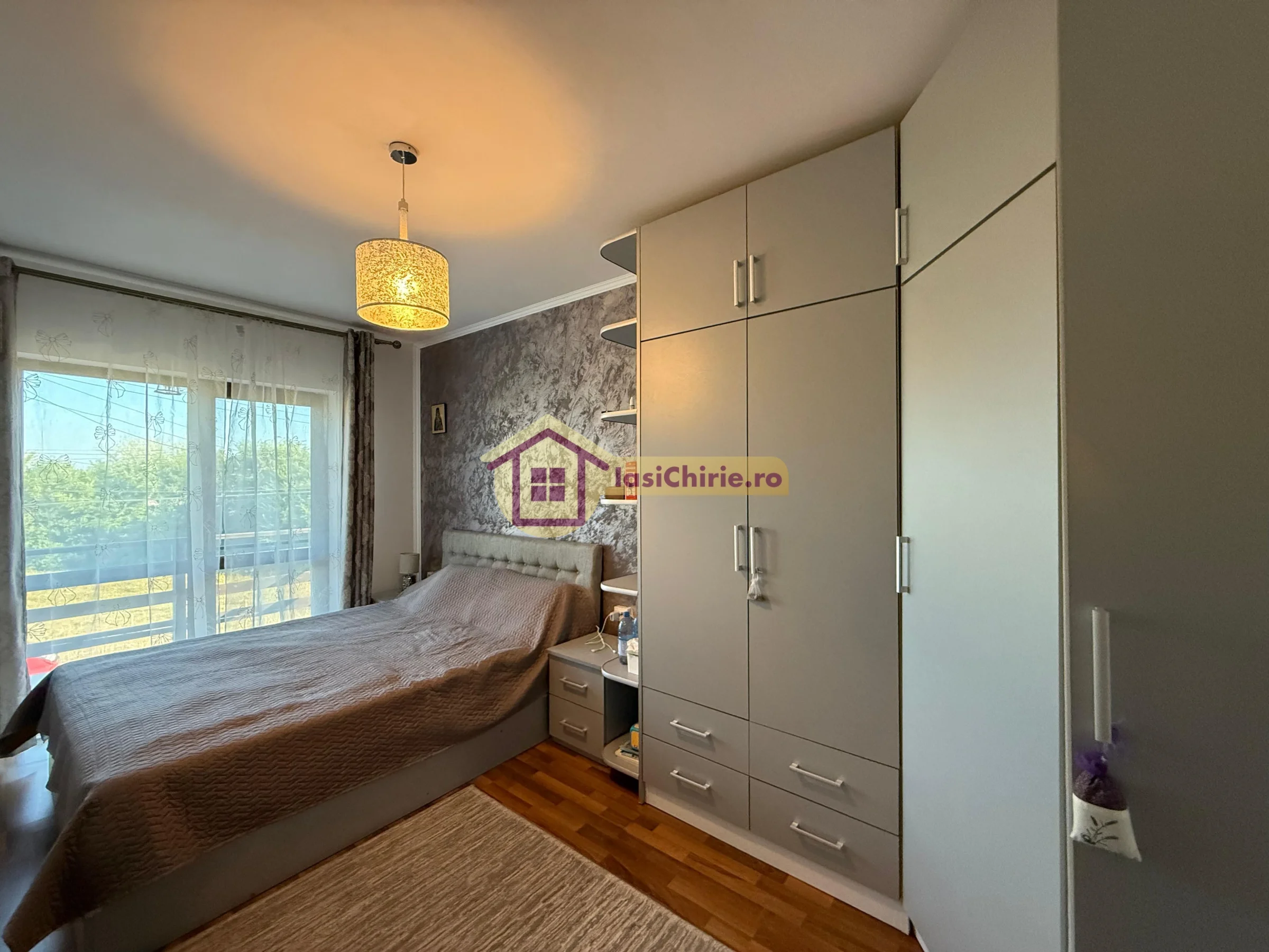 Casa de vanzare cu 4 camere in Iasi, zona Valea Lupului - Poza 12