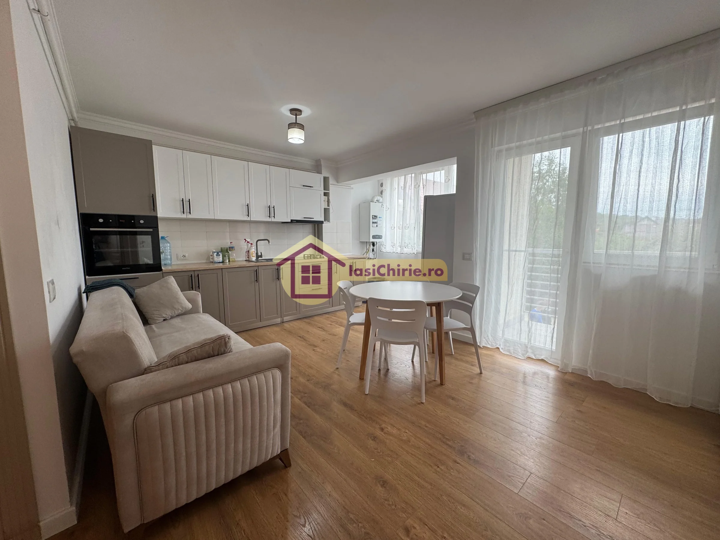 Apartament de vanzare cu 3 camere in Iasi, de tip semidecomandat, suprafata de 60 mp, zona Visani