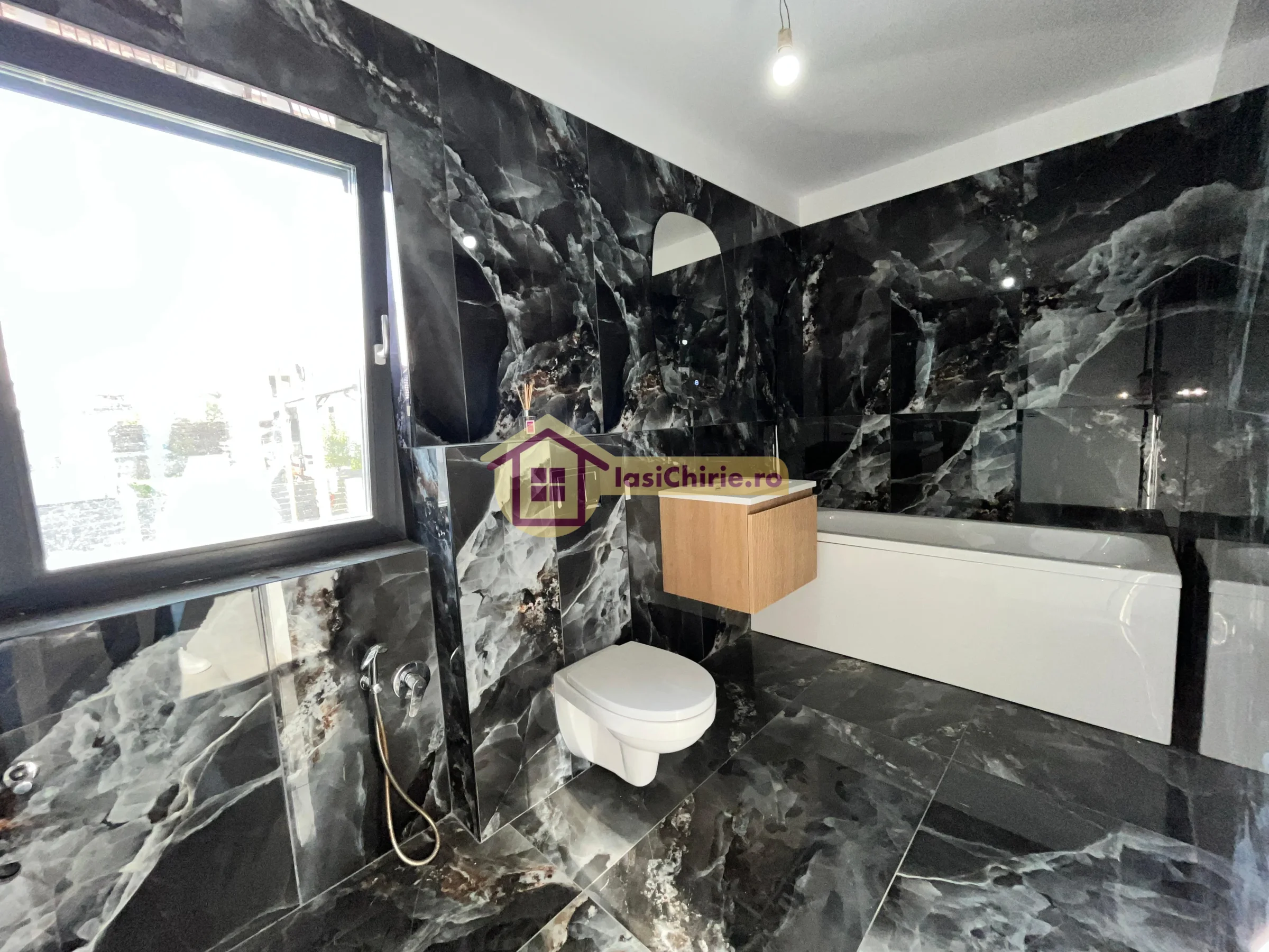 Casa de vanzare cu 4 camere in Iasi, zona Horpaz - Poza 24