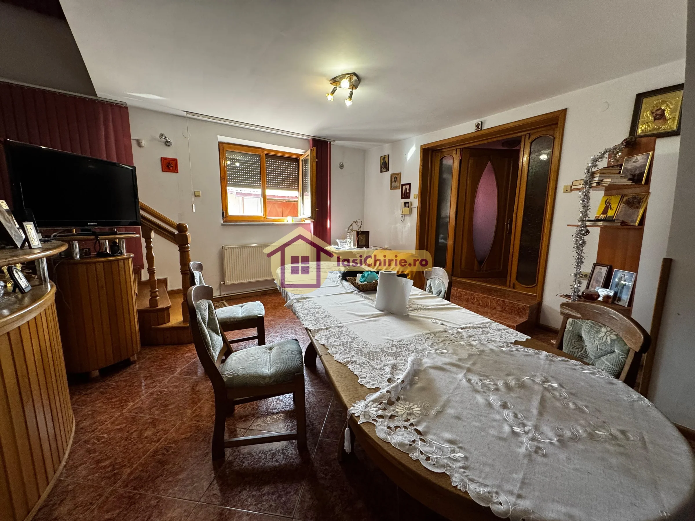 Casa de inchiriat cu 5 camere in Iasi, de tip , suprafata de 240 mp, zona Tomesti