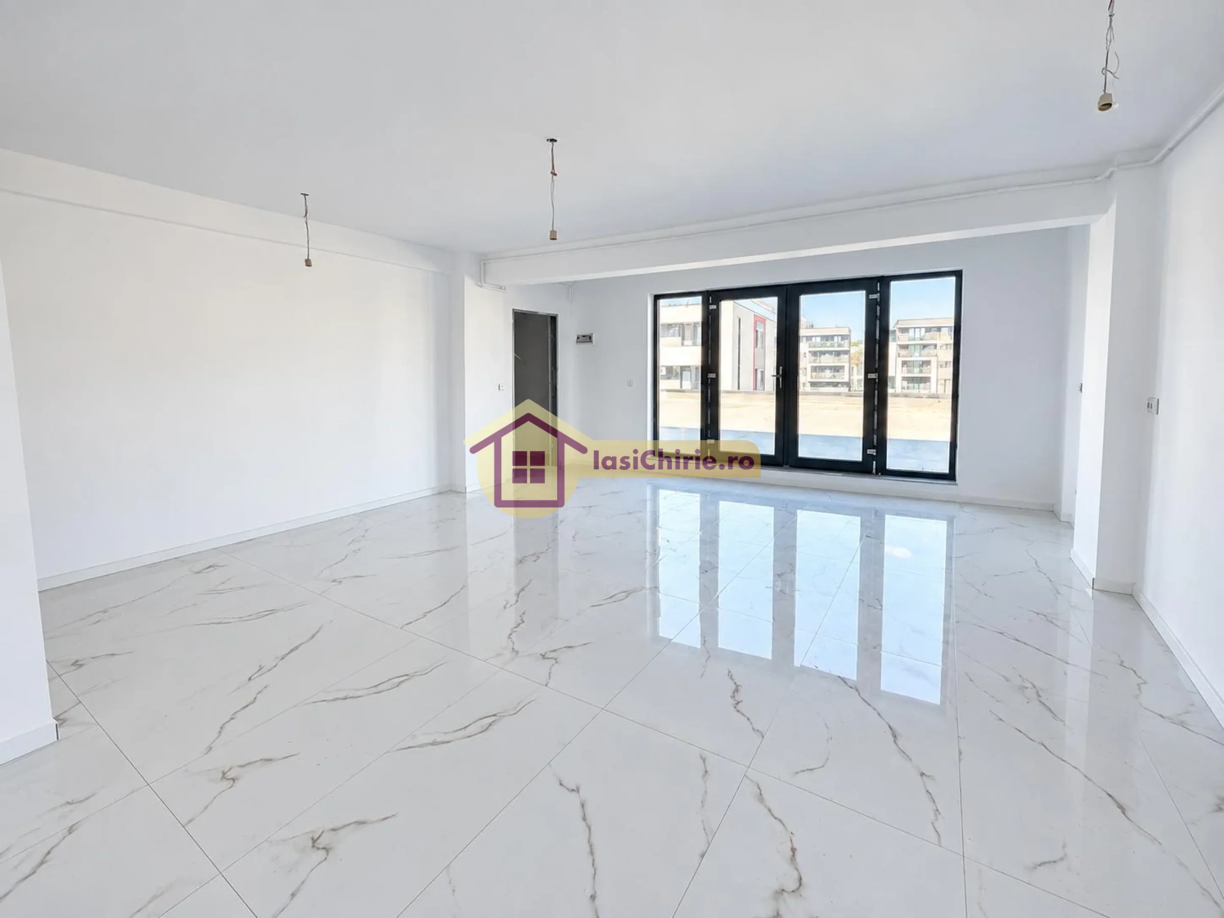 Apartament de inchiriat cu 4 camere in Iasi, de tip semidecomandat, suprafata de 110 mp, zona Visani