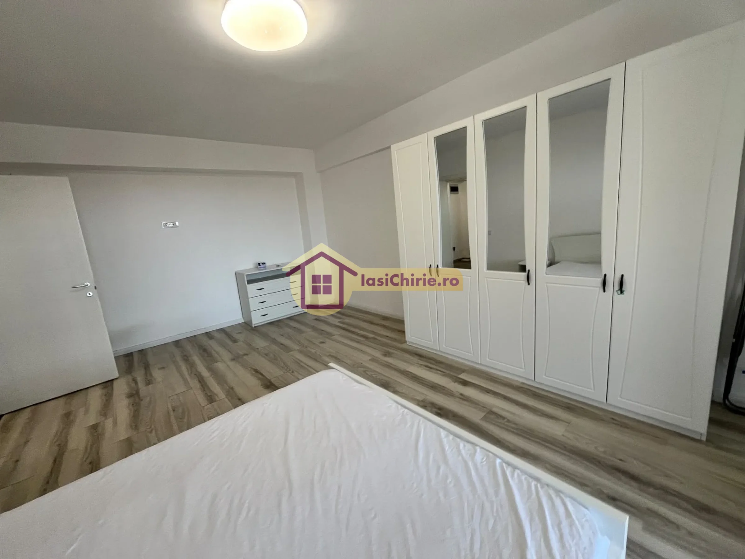 Apartament de inchiriat cu 2 camere in Iasi, de tip decomandat, suprafata de 55 mp, zona Tatarasi