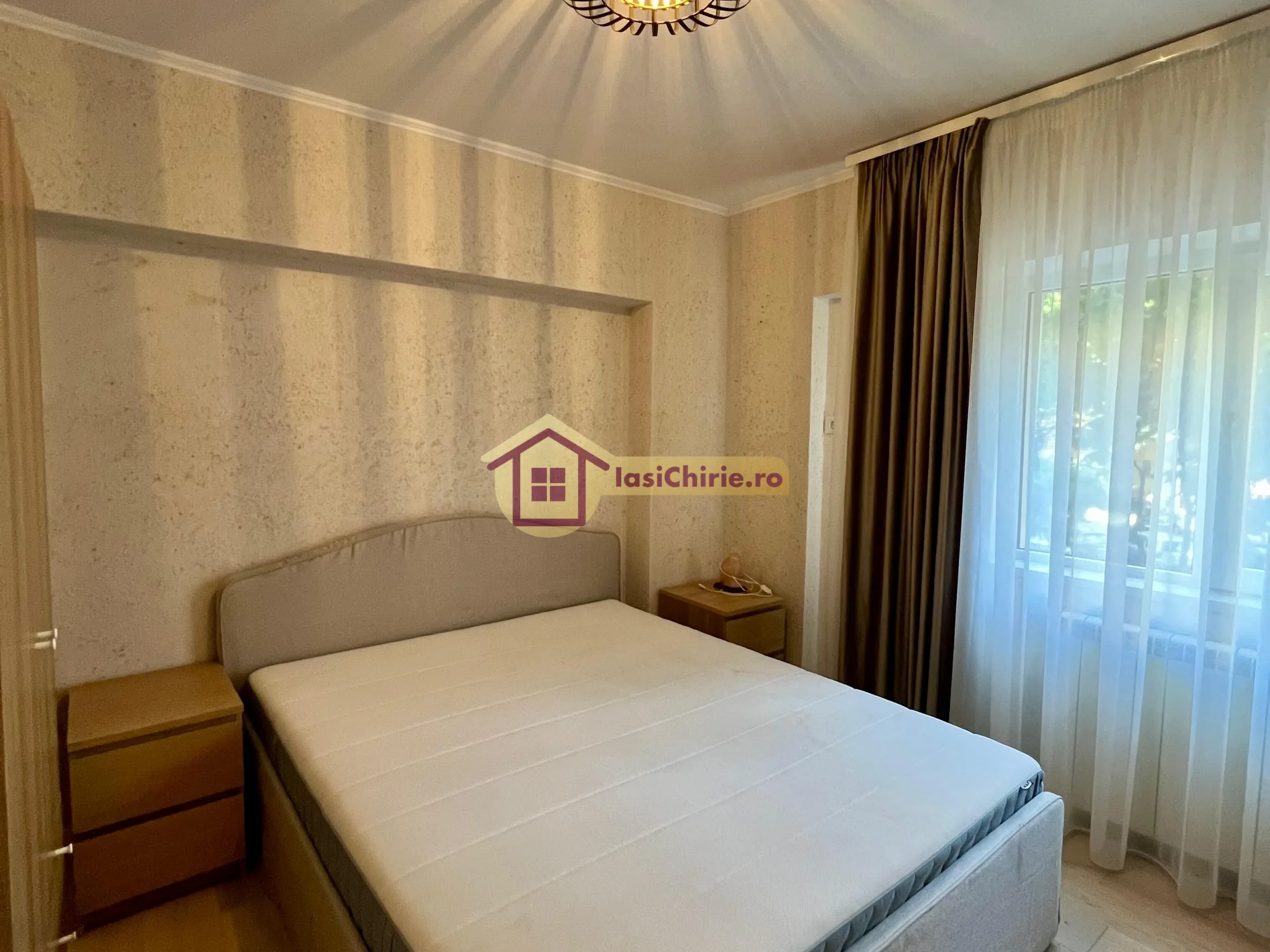 Apartament de inchiriat cu 3 camere in Iasi, de tip decomandat, suprafata de 82 mp, zona Centru Civic(Hala Centrala)