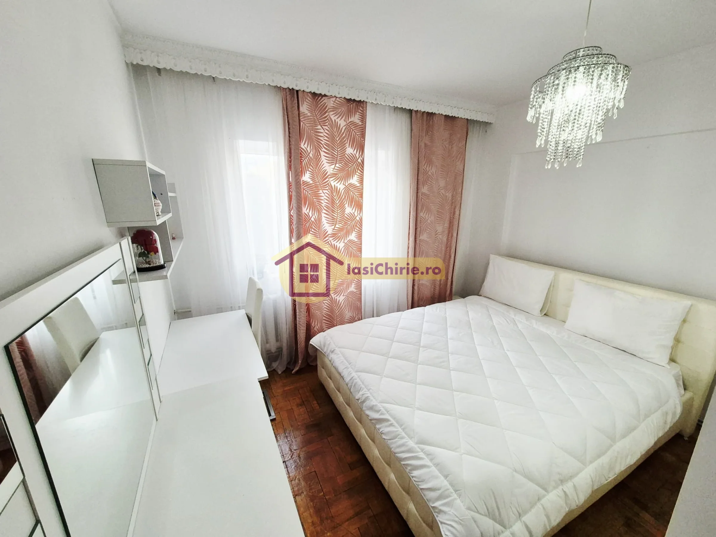 Apartament de inchiriat cu 3 camere in Iasi, de tip semidecomandat, suprafata de 70 mp, zona Central(Palatul Culturii )